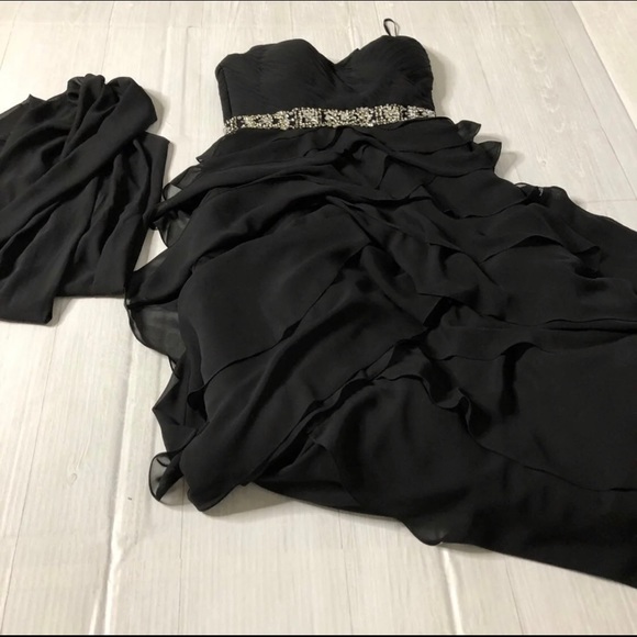 Incredible ball or prom gown - Picture 2 of 3